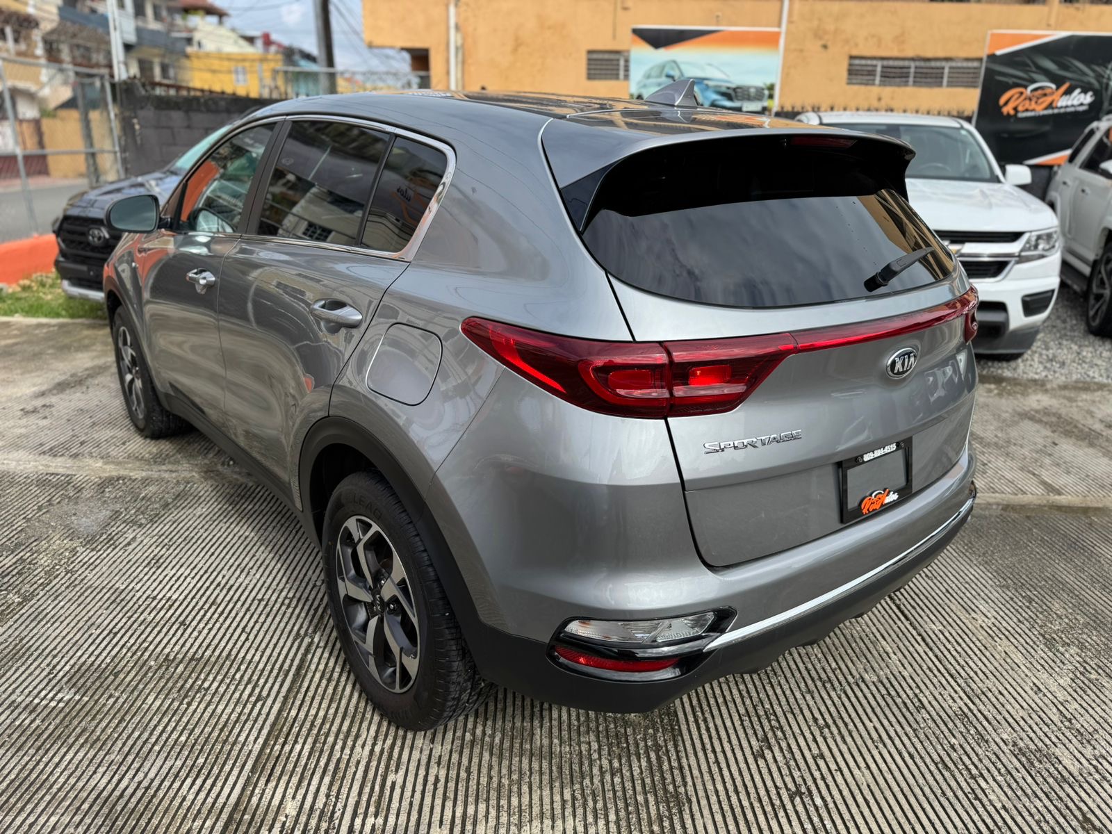 jeepetas y camionetas - Kia Sportage LX 2020  3