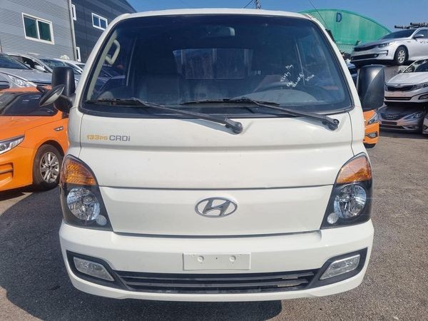 camiones y vehiculos pesados - HYUNDAI PORTER H100 CAMION 2017DESDE: RD$950,000-Automático 2