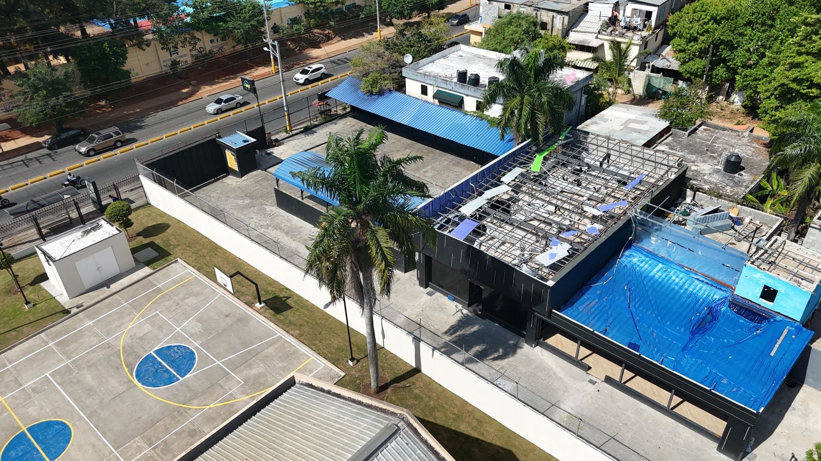 oficinas y locales comerciales - Discoteca y Carwash en venta en la Av. Venezuela  8