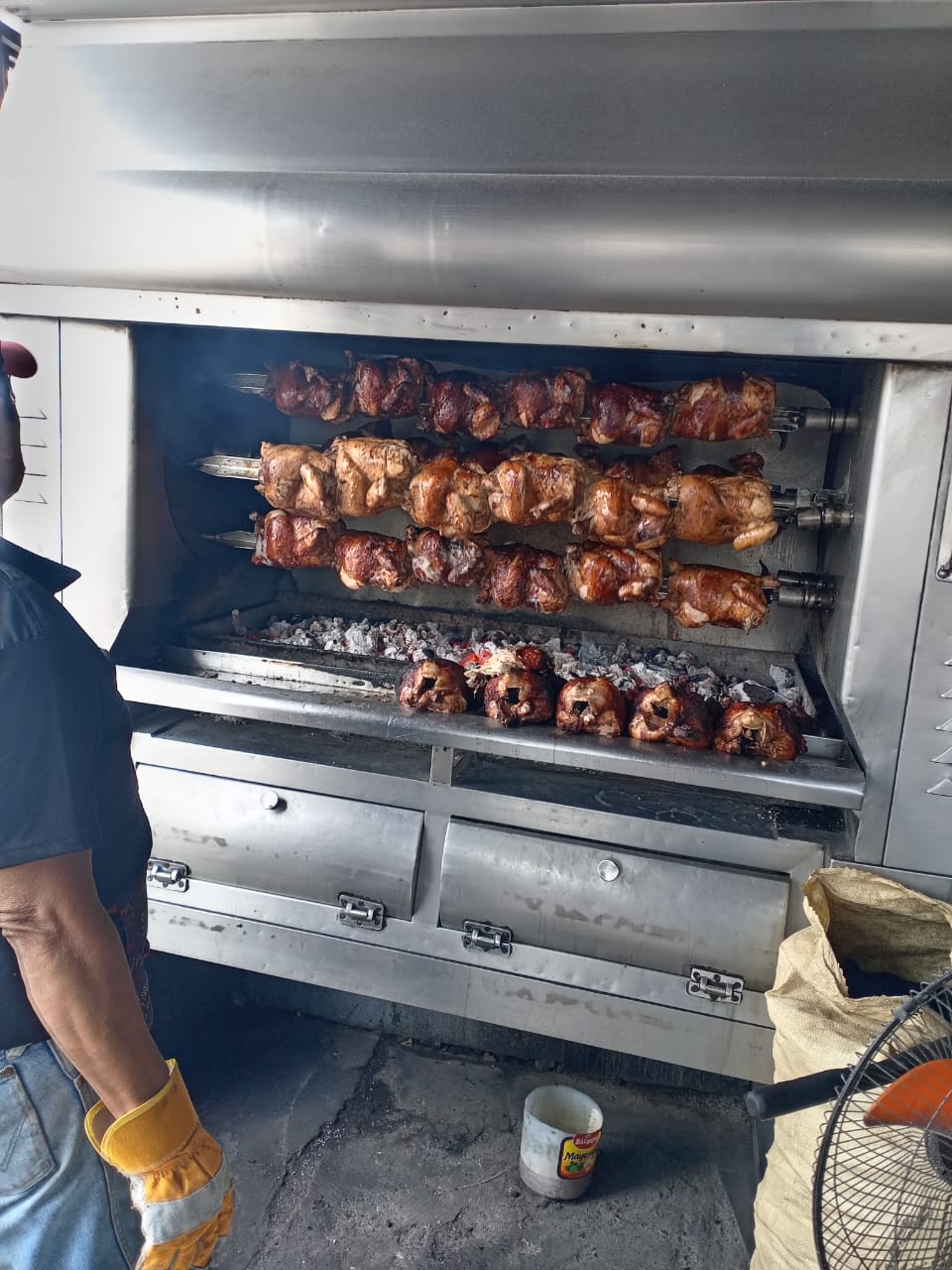 equipos profesionales - ASADOR DE POLLOS DE CARBON