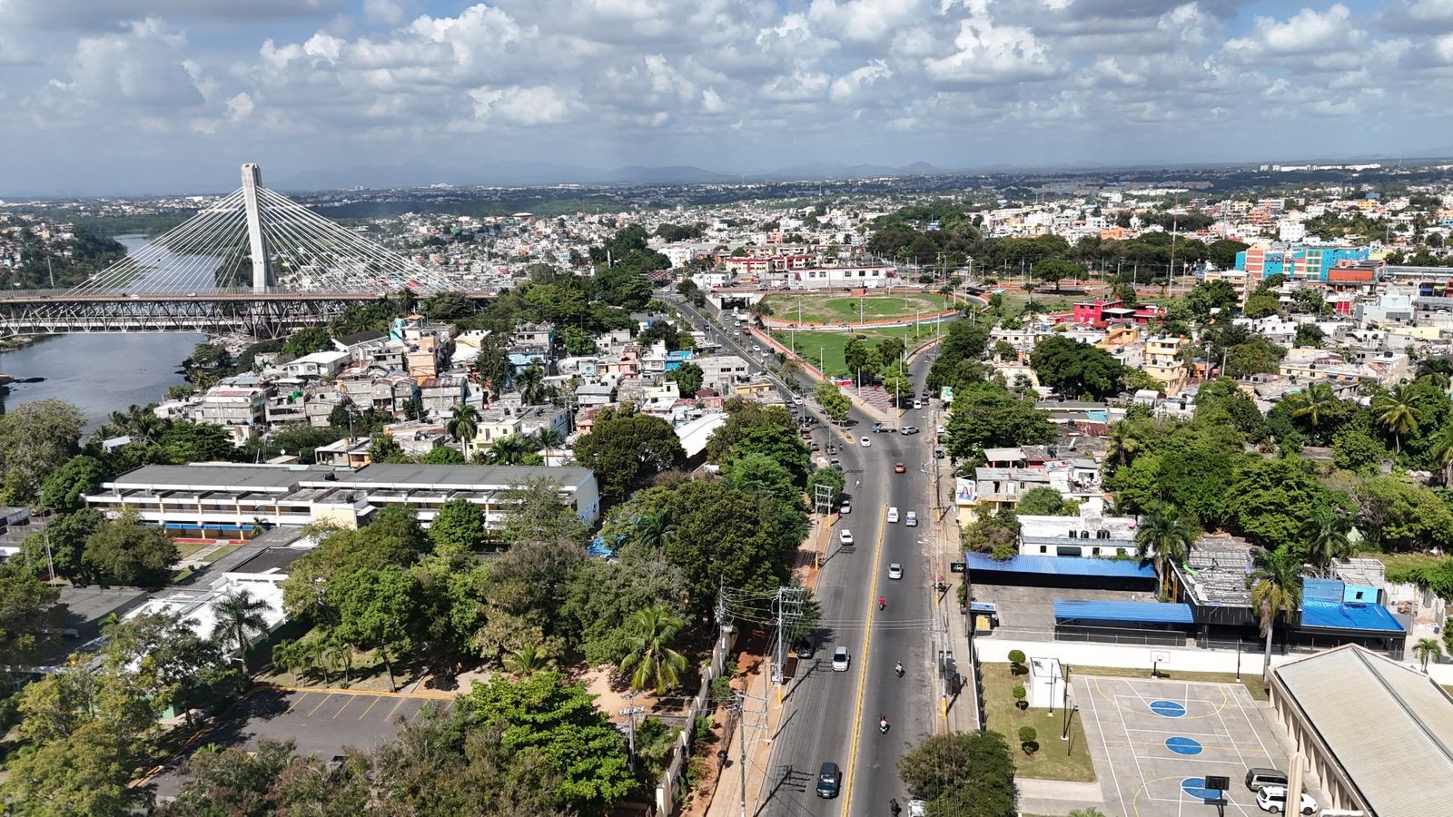 oficinas y locales comerciales - Discoteca y Carwash en venta en la Av. Venezuela  9