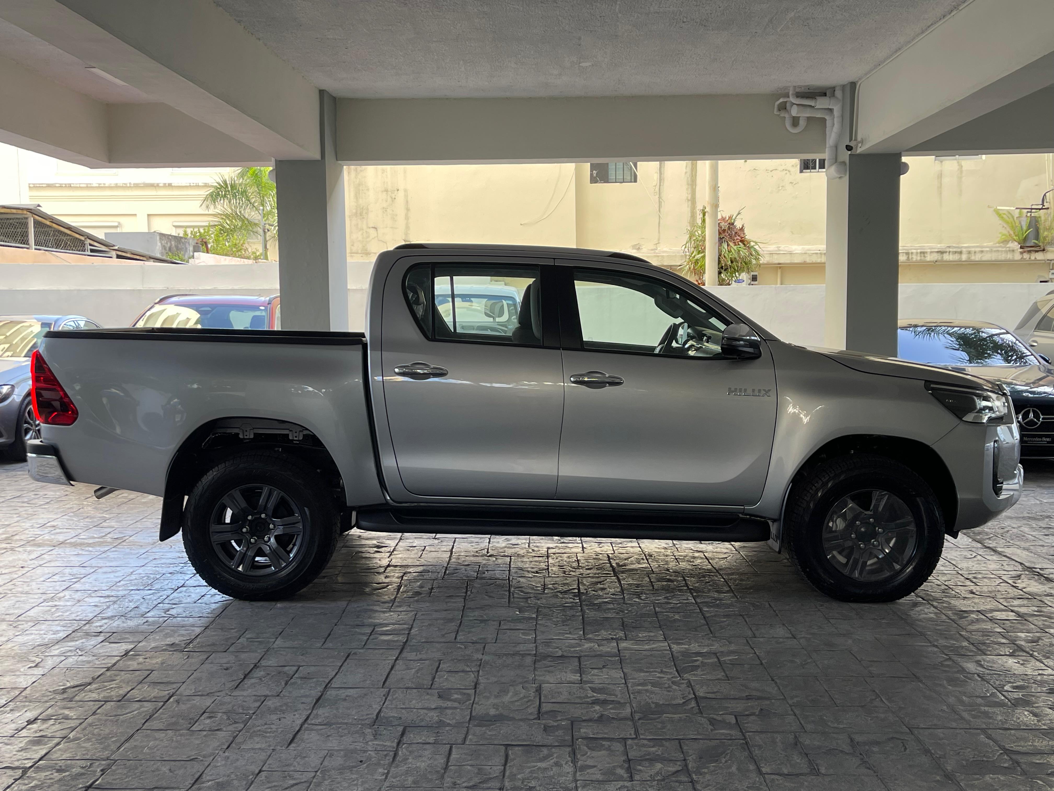 camiones y vehiculos pesados - Toyota Hilux Limited 2025 4