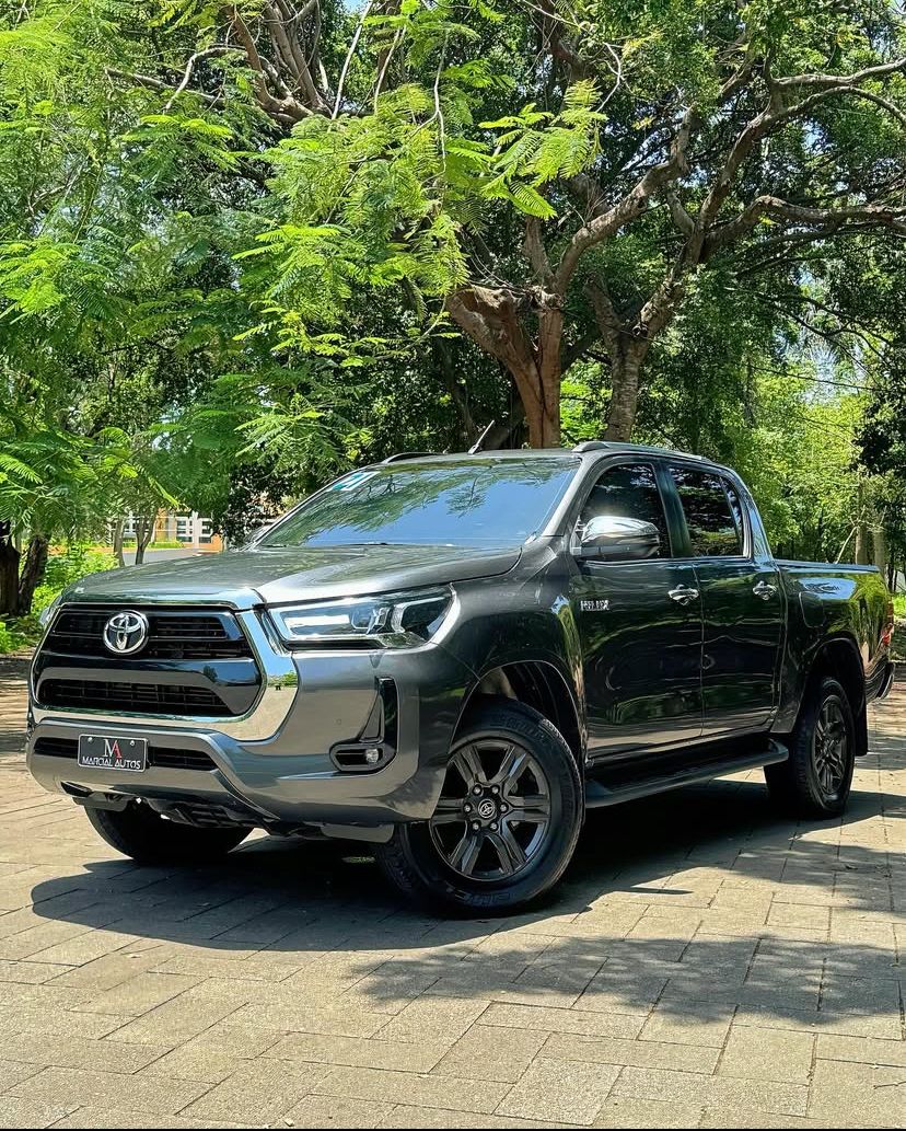 jeepetas y camionetas - Gran oportunidad de montarte en esta impecable Toyota Hailux limited 2021 4x4  2