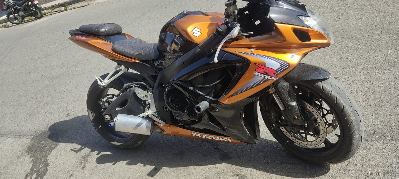 motores y pasolas - Se vende motora susuki 600cc 2007 sin papeles con cargo