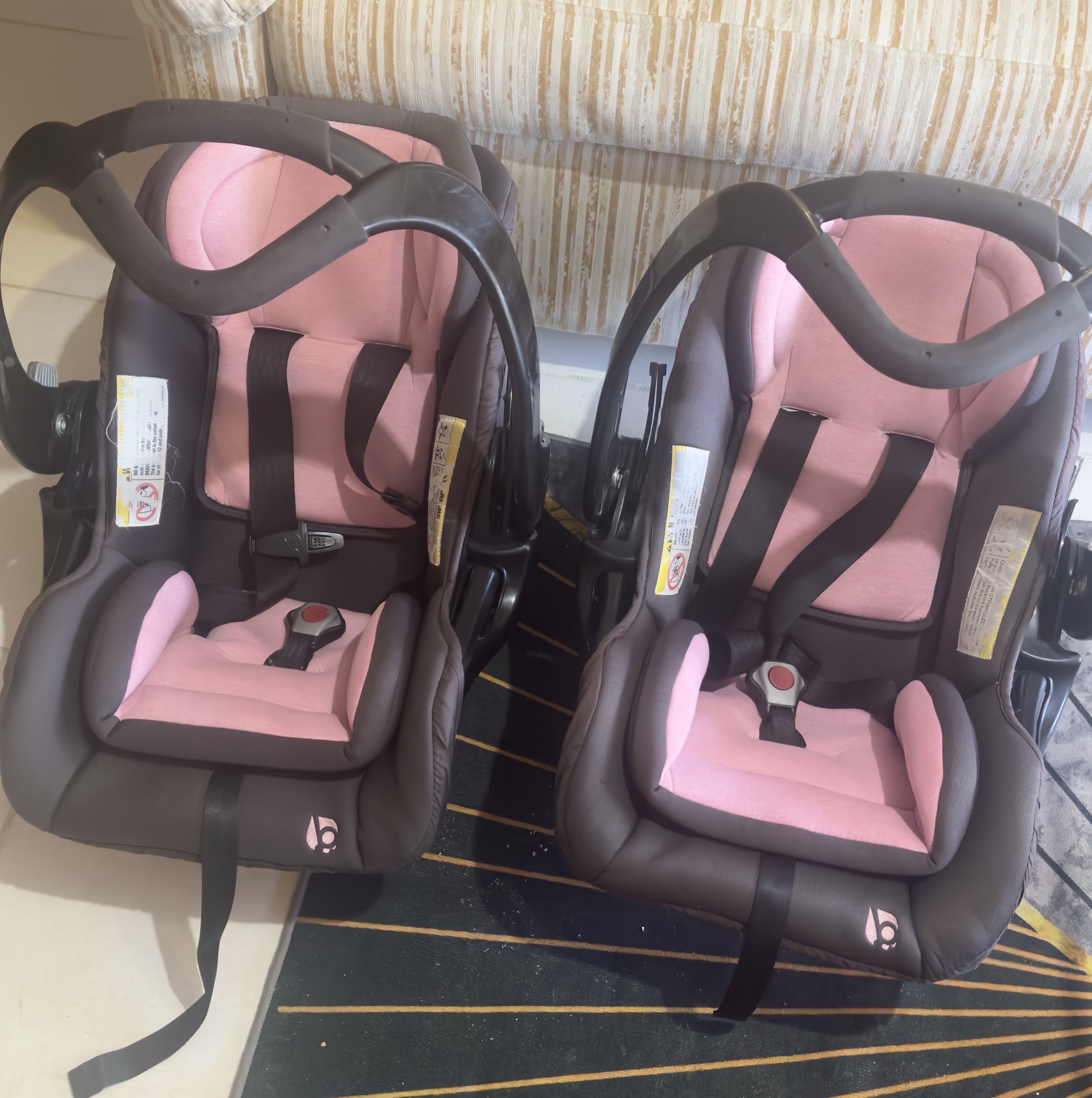 coches y sillas - En RD$15 mil  car seat con coche de niñas mellizas 