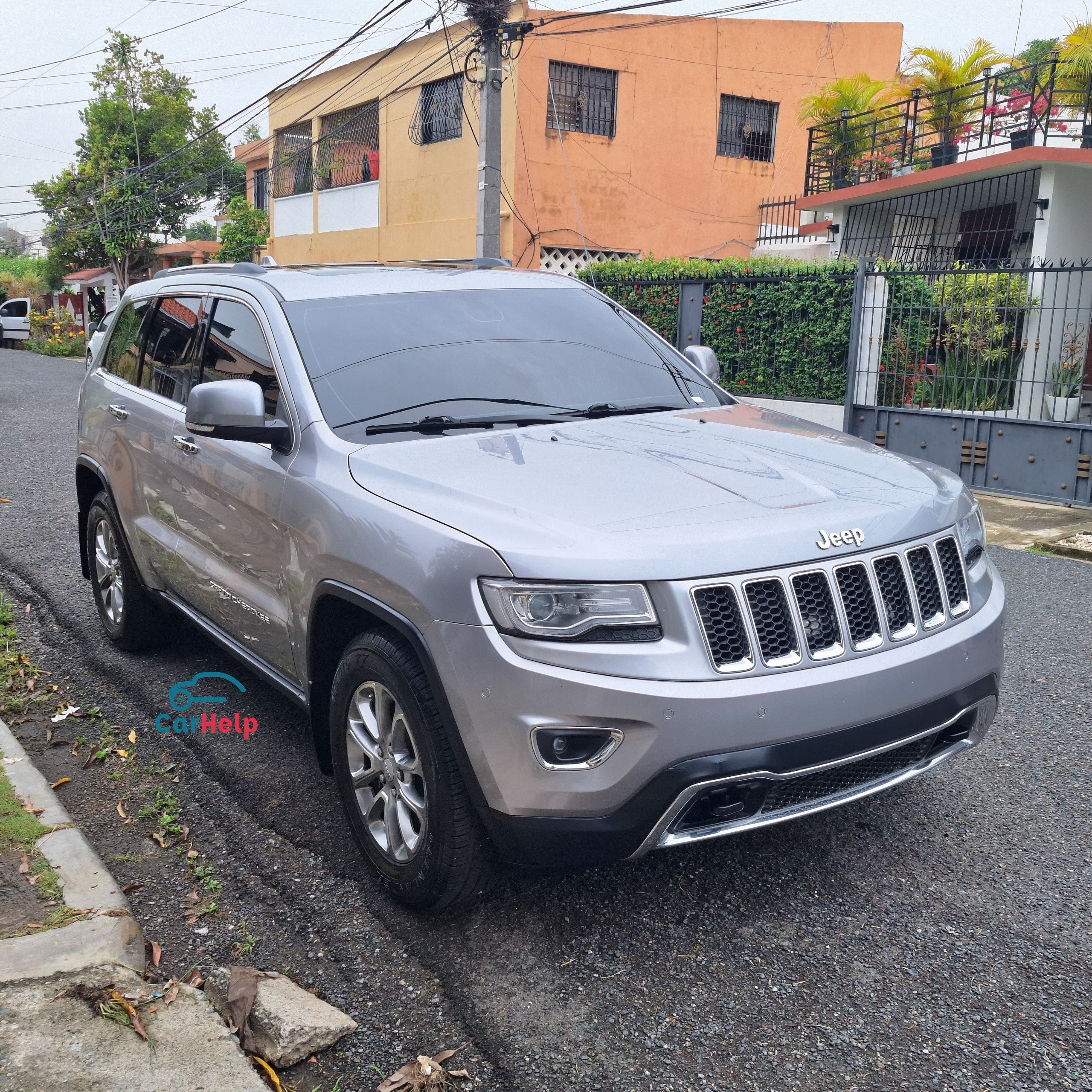 jeepetas y camionetas - Vendo Jeep Grand Cherokee 2014 4X4 Versión especial de la casa Reid & Cia. 9