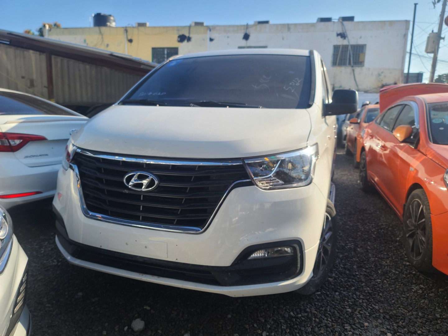 jeepetas y camionetas - HYUNDAI GRAND STAREX 2020 BLANCADESDE: RD$ 1,750.100 1