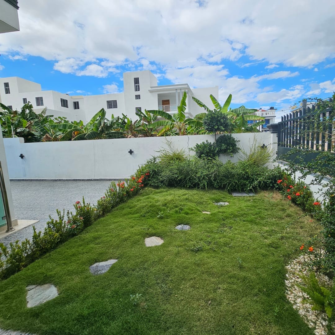 casas - Casa en un proyecto cerrado de la Av Hispanoamericana Santiago de los Caballeros 9