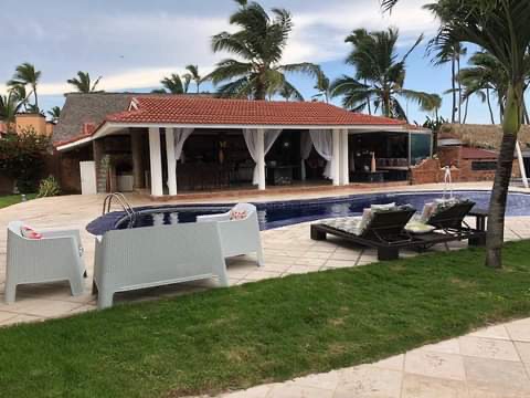 casas vacacionales y villas - Vendi hermosa villa en Bavaro punta cana 
5,700. Mt2. De solar 
 1