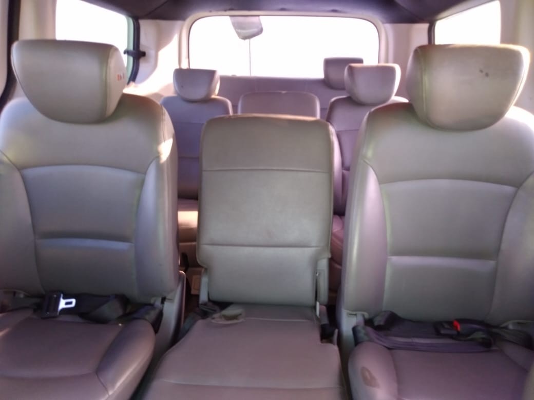 jeepetas y camionetas - HYUNDAI GRAND STAREX 2018 BLANCODESDE: RD$1,300.100 3