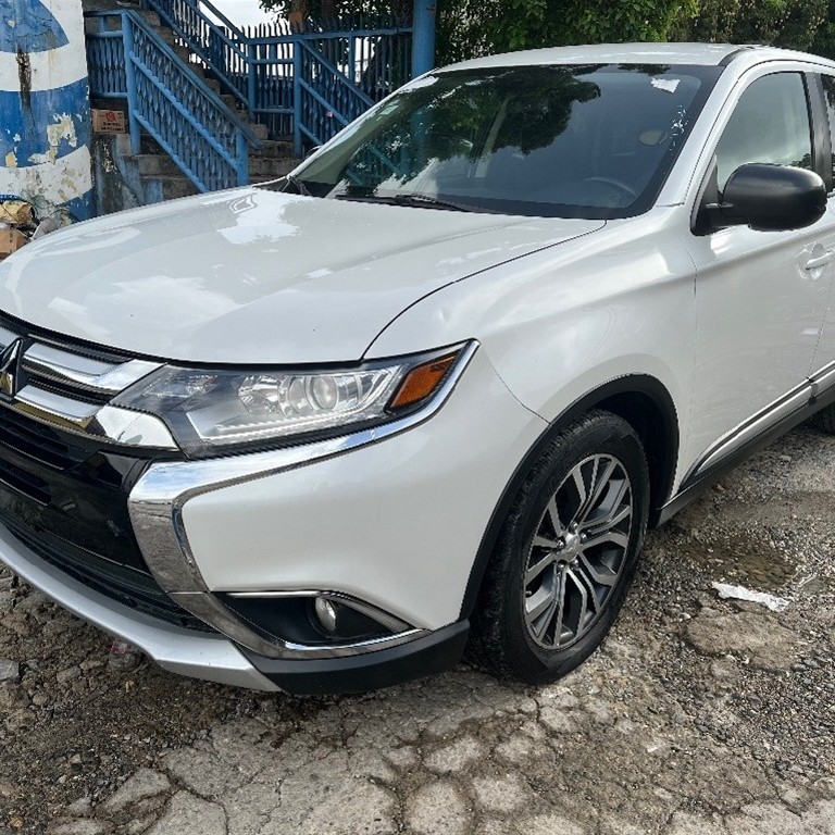 jeepetas y camionetas - 2016 Mitsubishi Outlander 4x4 3 Filas