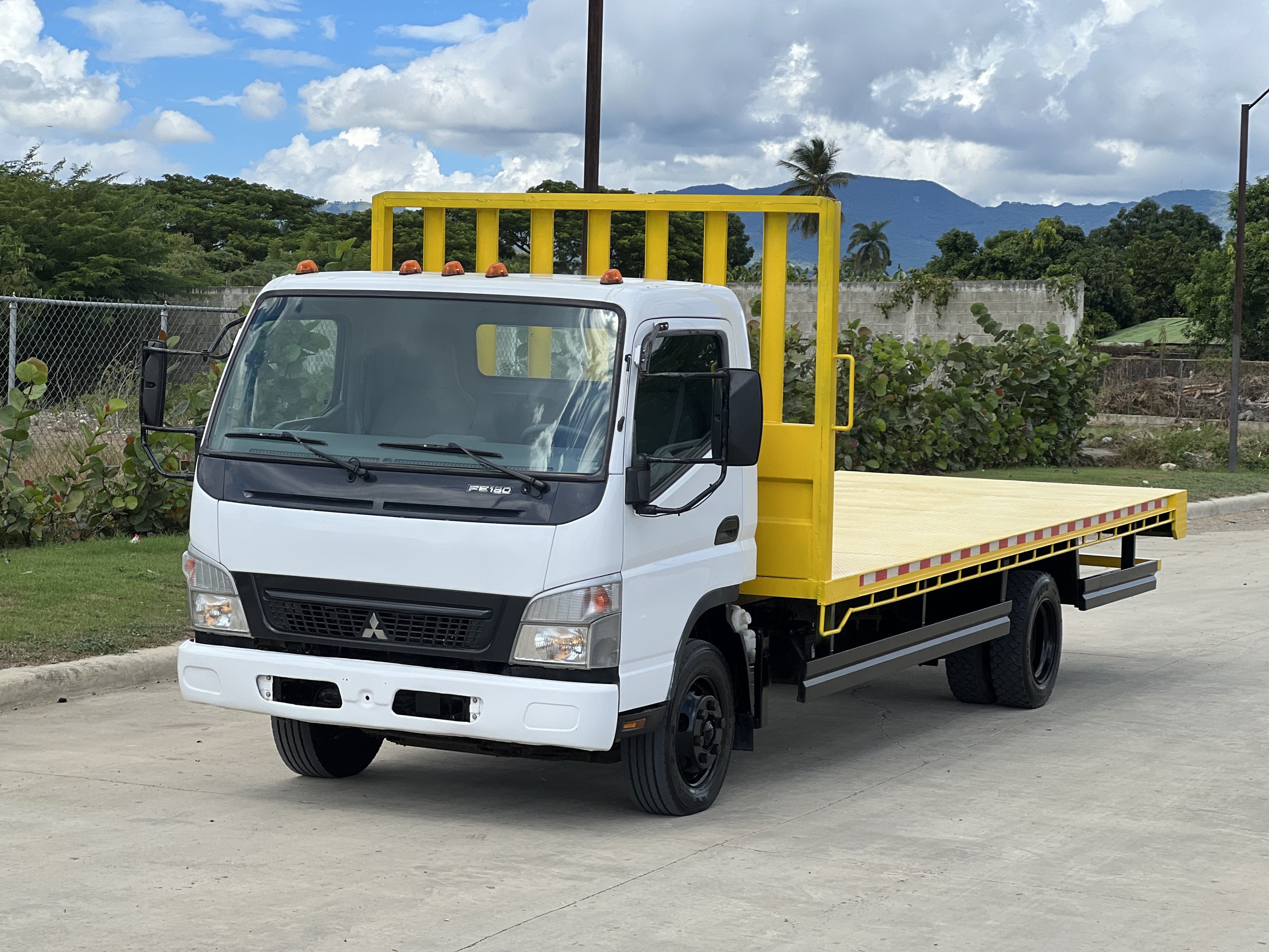 otros vehiculos - Mitsubishi Fuso 2010