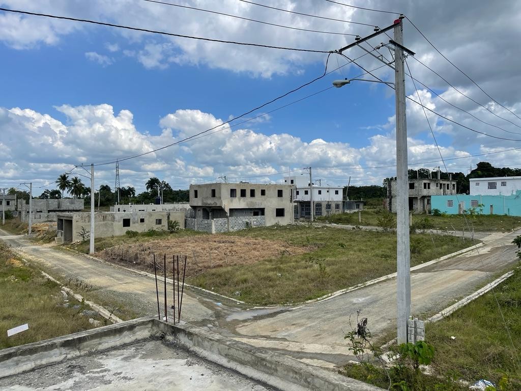 solares y terrenos - vendo solar de 200 mts. en residencial doña luz II en santo domingo norte 1