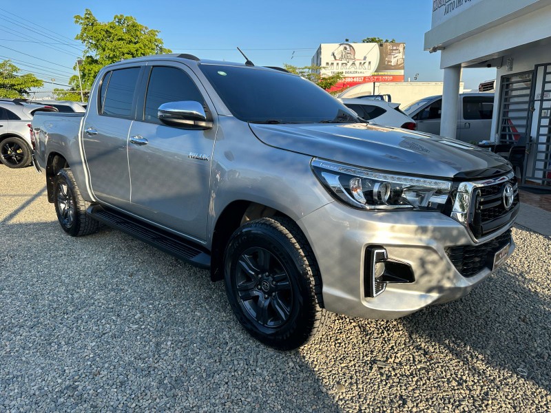 jeepetas y camionetas - Toyota hilux 2020 6