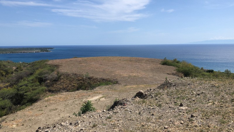 solares y terrenos - Vista al mar y la montaña. A pasos de la playa y 90 minutos de Santo Domingo.