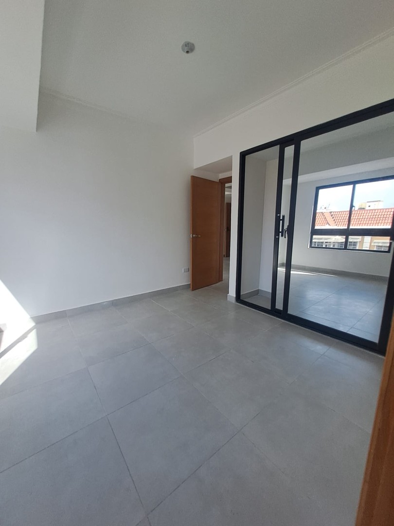 apartamentos - Apartamento 8vo  piso con terraza en Evaristo Morales

 4