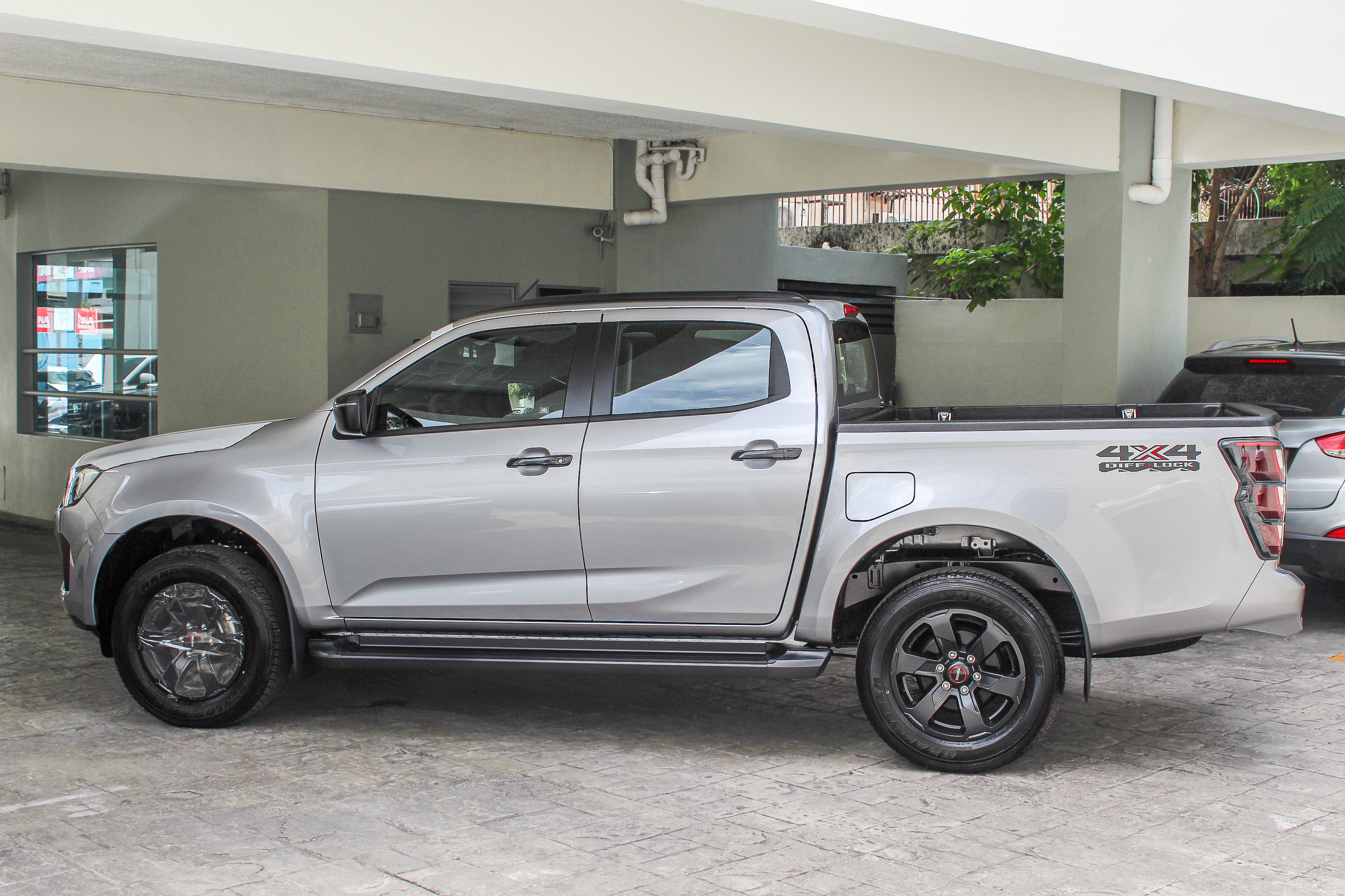 jeepetas y camionetas - Isuzu Dmax Full 2026 Plata 8