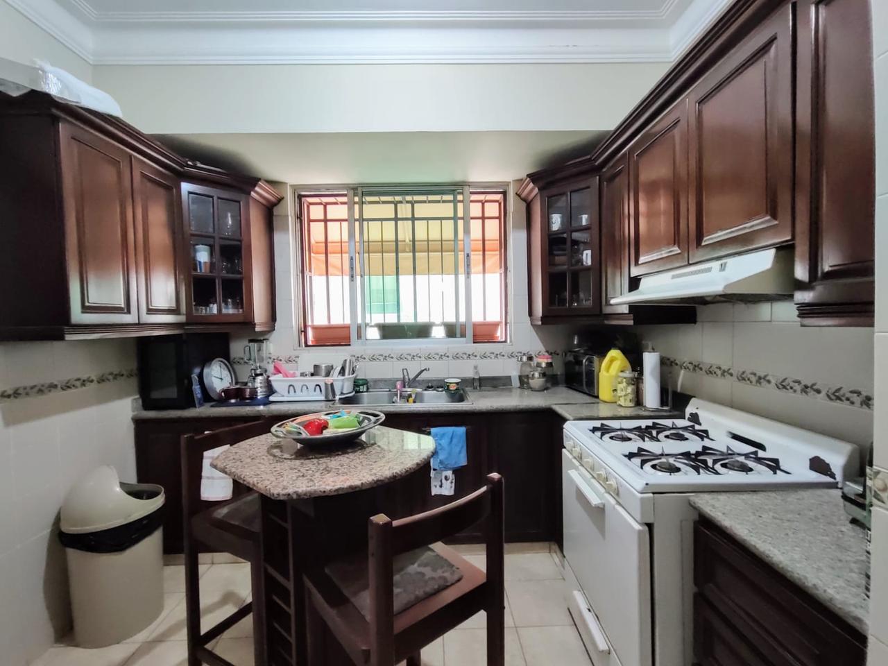 apartamentos - Vendo naco piso 5 tres hab 2.5 baños dos parqueos 