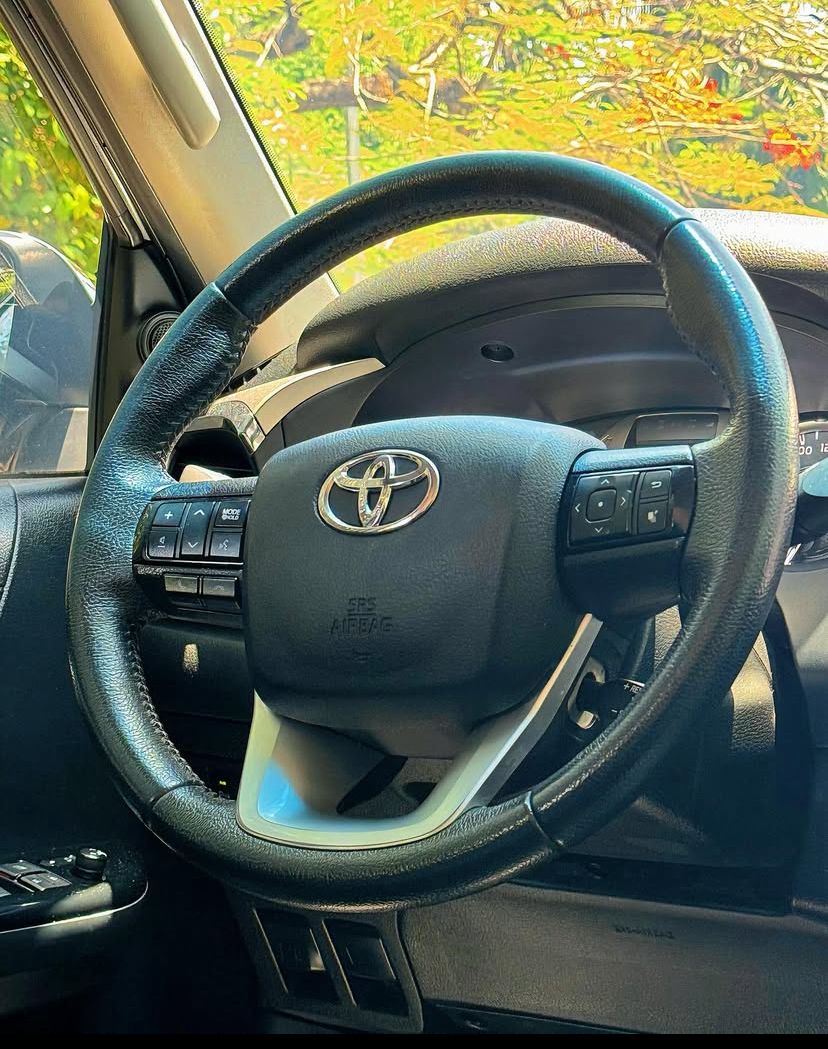 jeepetas y camionetas - Gran oportunidad de montarte en esta impecable Toyota Hailux limited 2021 4x4  8