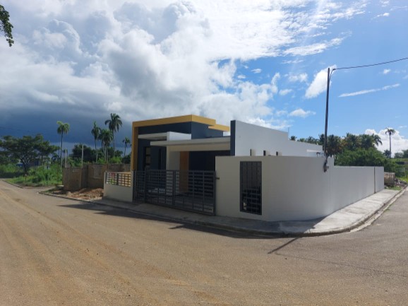 casas - Casa moderna con piscina y buena s espacios a 3 minutos la playa a buen precio 