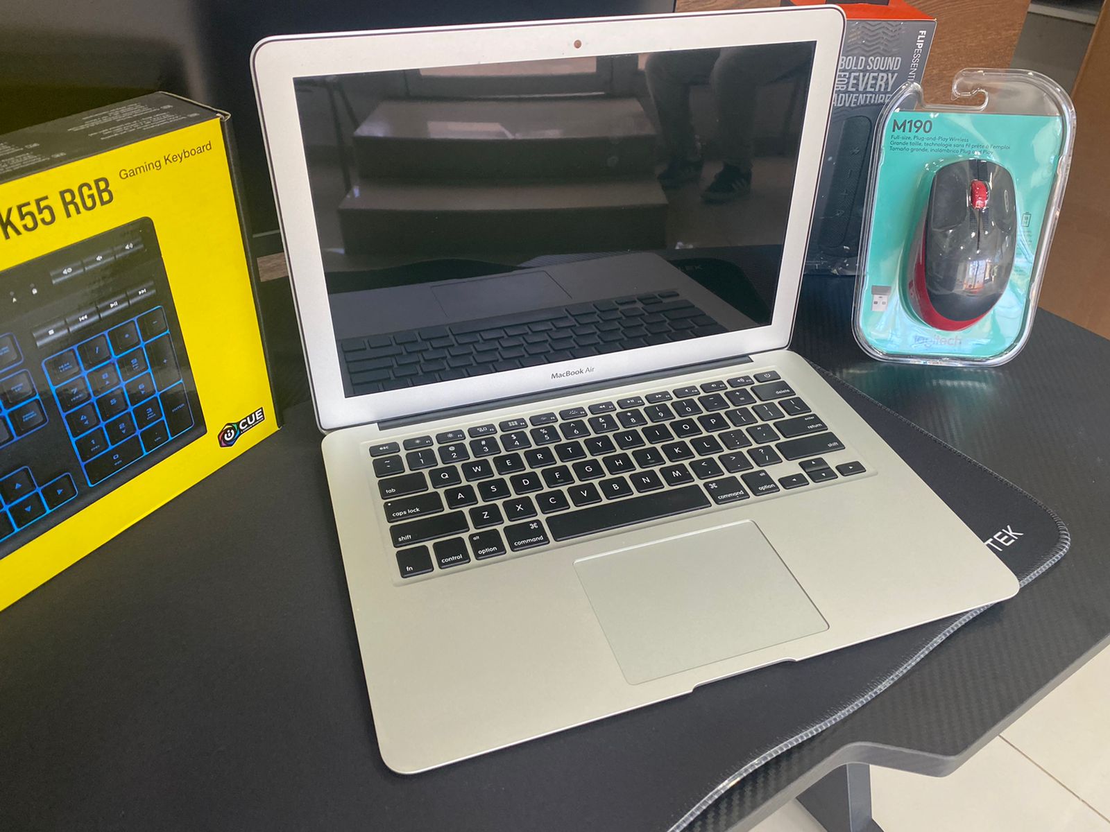 computadoras y laptops - Macbook air 2017 13 plg, i5 8gb 128 ssd 3