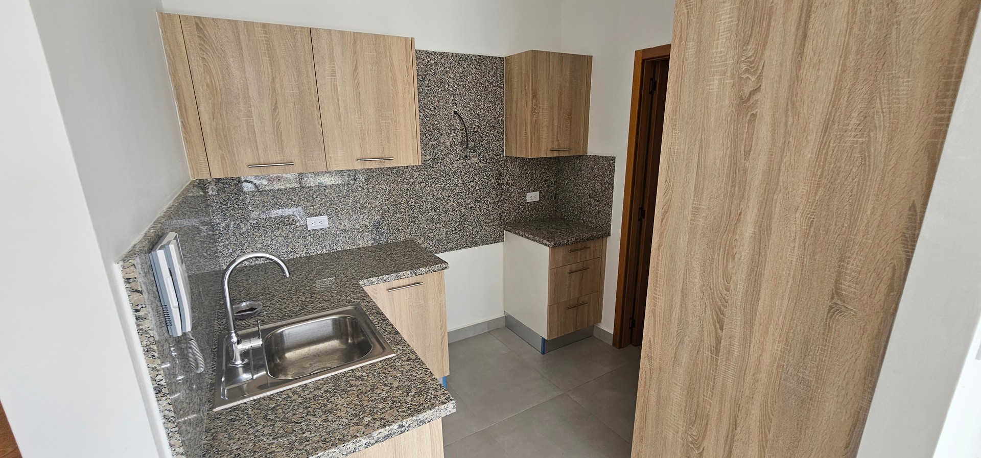 apartamentos - Apartamento  en Alquiler Evaristo Morales  
Usd$900 Nuevo a Estrenar  Churchill  1