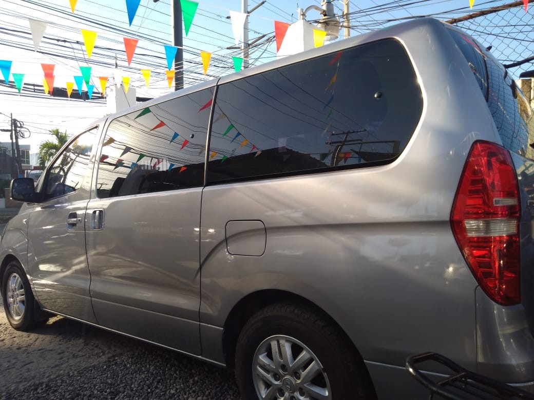 jeepetas y camionetas - HYUNDAI GRAND STAREX 2018 GRISDESDE: RD$1,300.100 6