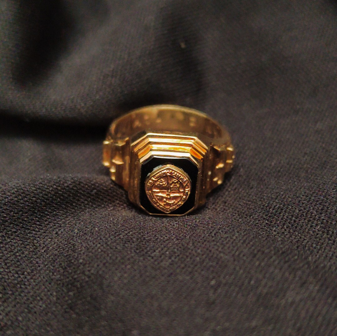 joyas, relojes y accesorios - Anillo de Graduación • UASD • 10K • Size 5 1/2 • 8 Gramos 1