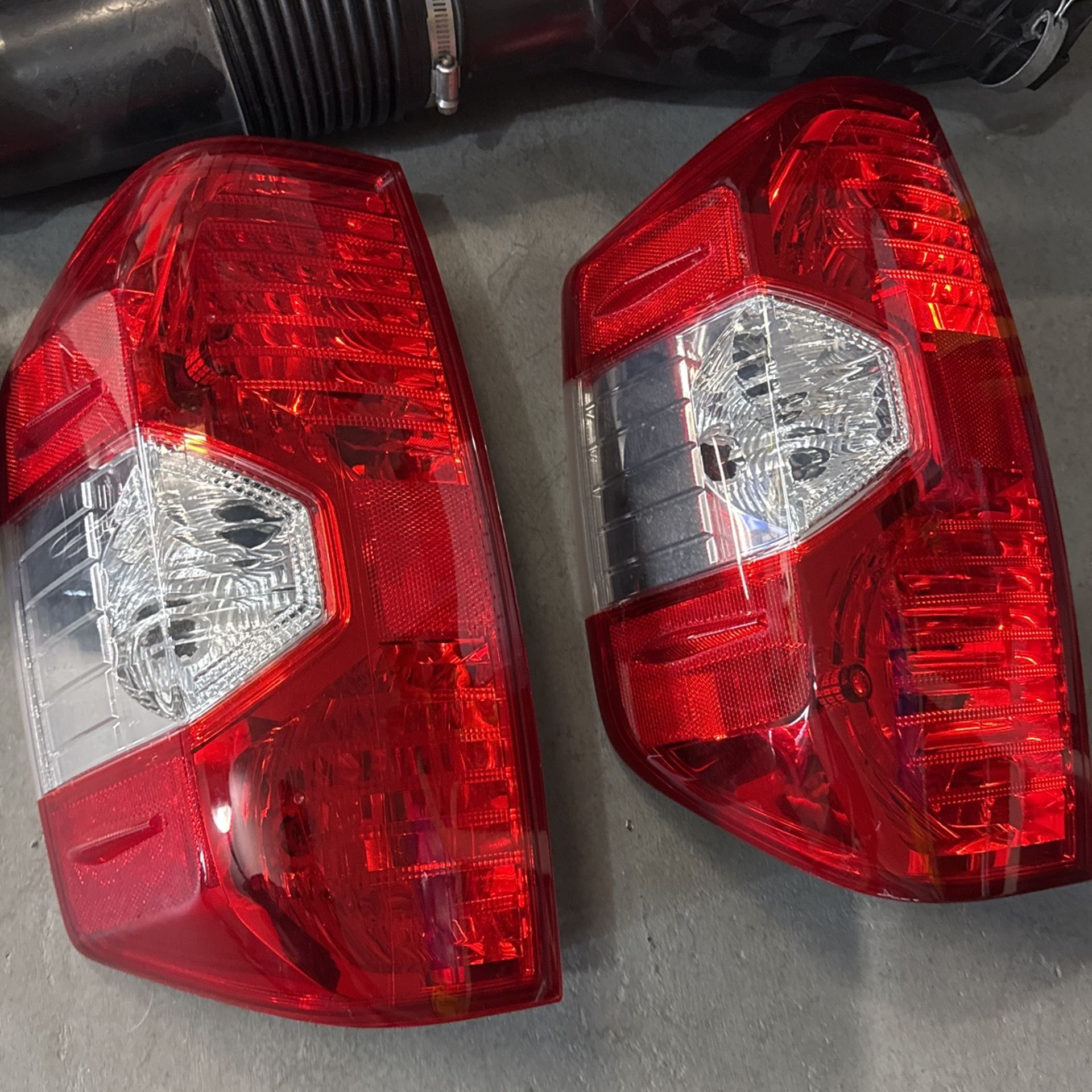 repuestos - Vendo Farol Trasero Para Toyota Tundra 2019