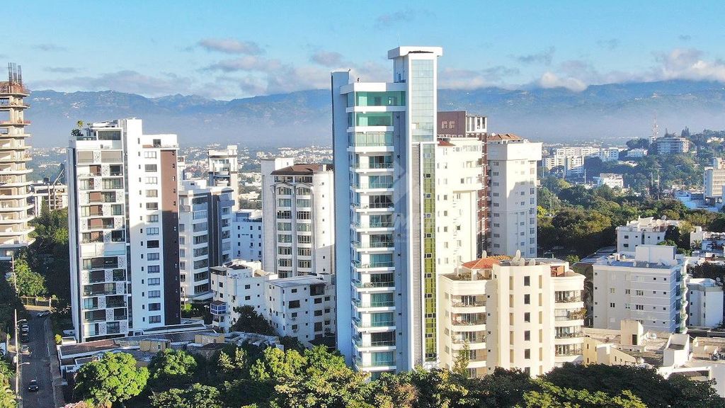 apartamentos - APARTAMENTO EN PISO ALTO LA TRINITARIA SANTIAGO