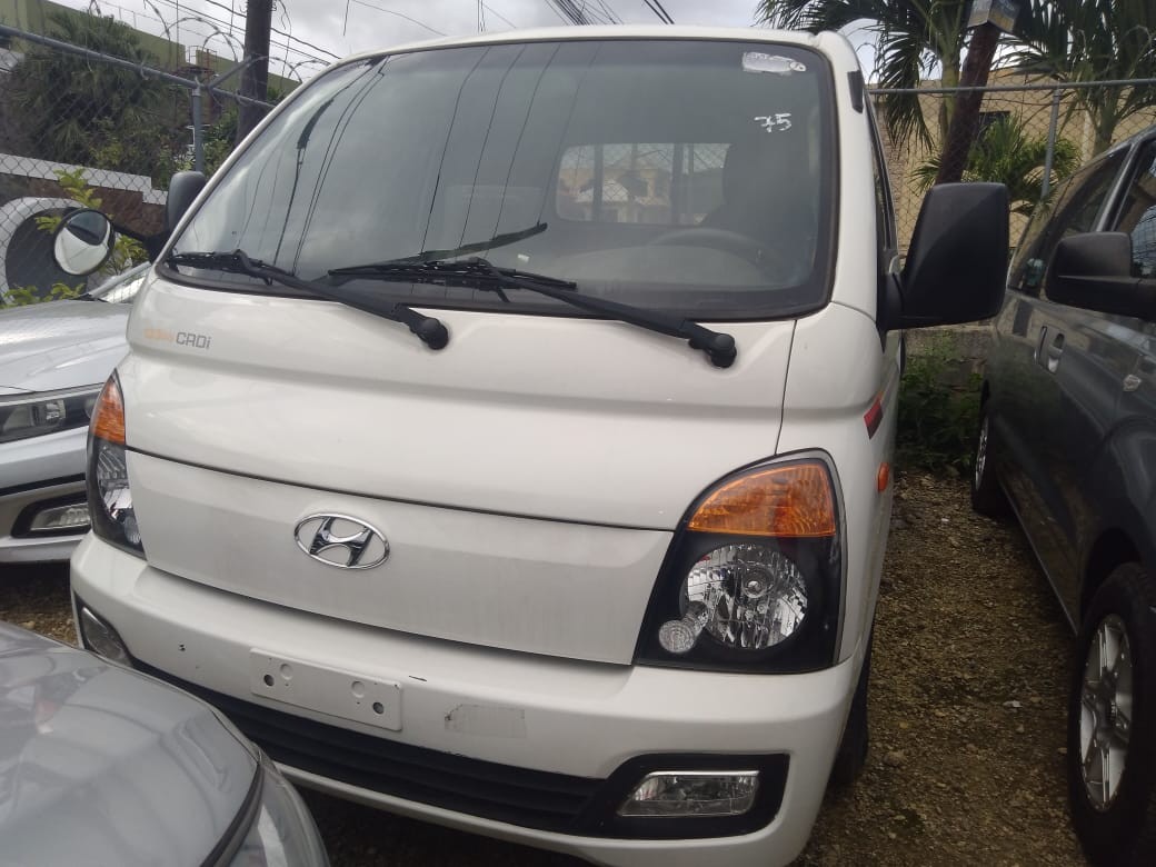 camiones y vehiculos pesados - HYUNDAI PORTER 2017 BLANCODESDE: RD$ 850,100.00