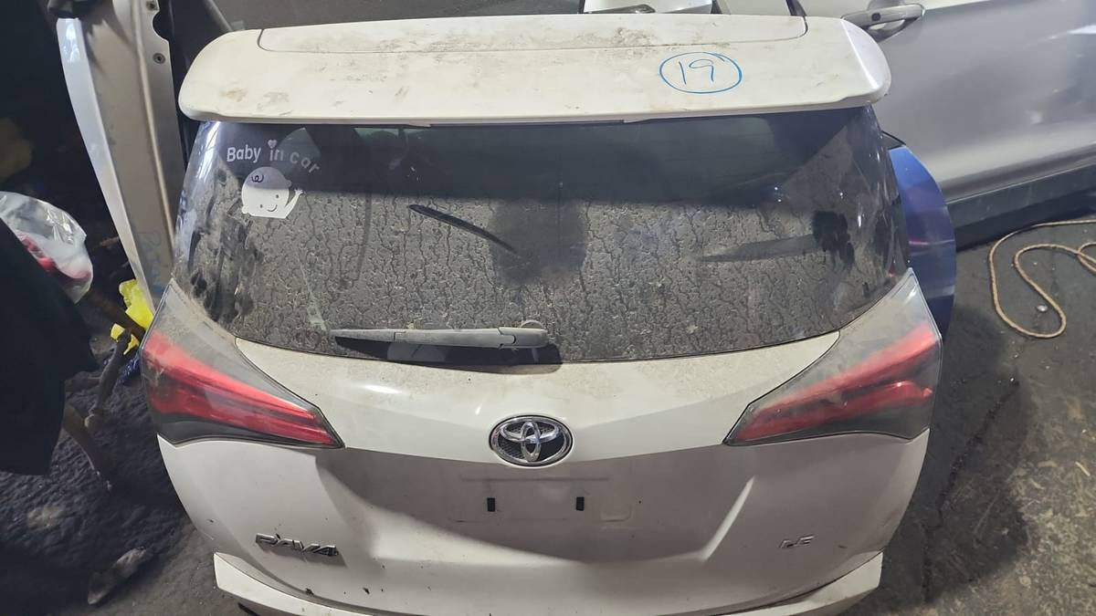 repuestos - Compuerta Trasera Para 2019 TOYOTA RAV 4 