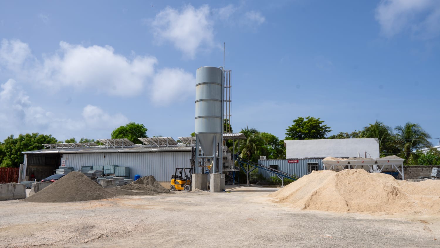 construccion e industrial - Venta de fábrica de block ubicada en las americas 0