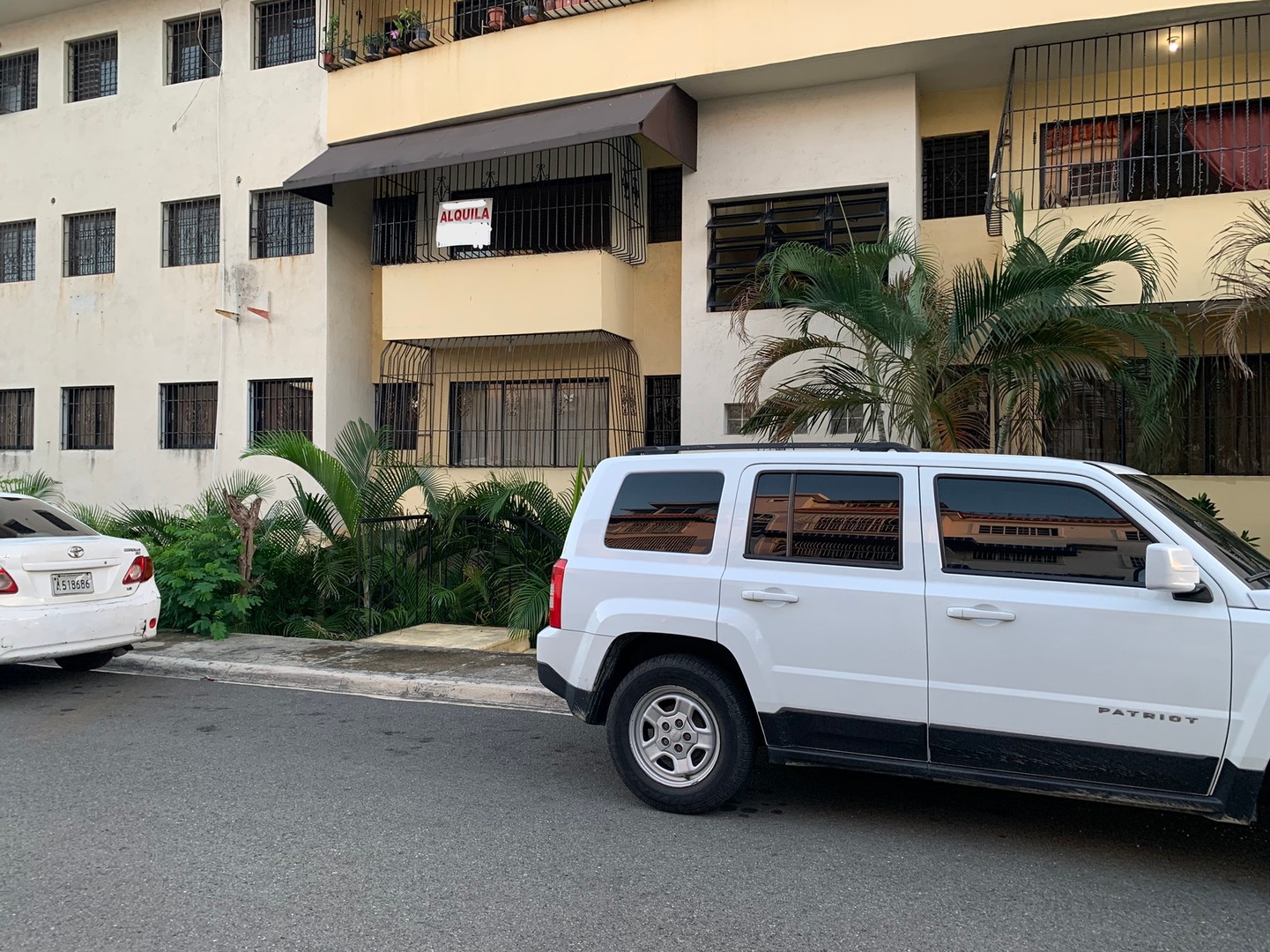 apartamentos - Apartamento en tercer nivel de tres habitaciones en alquiler. Seguridad 24 horas