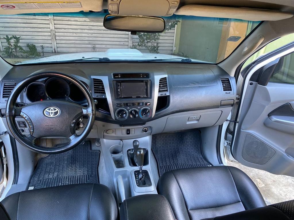 jeepetas y camionetas - Toyota Hilux 2011 excelente estado  5