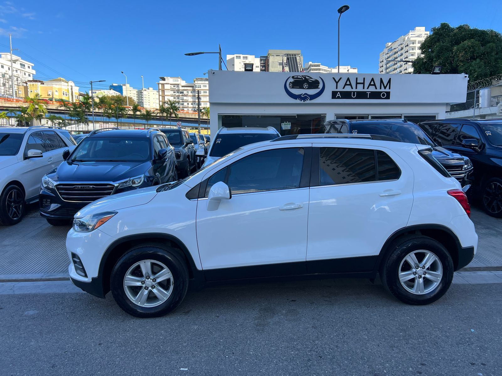 jeepetas y camionetas - CHEVROLET TRAX LT 2020 4