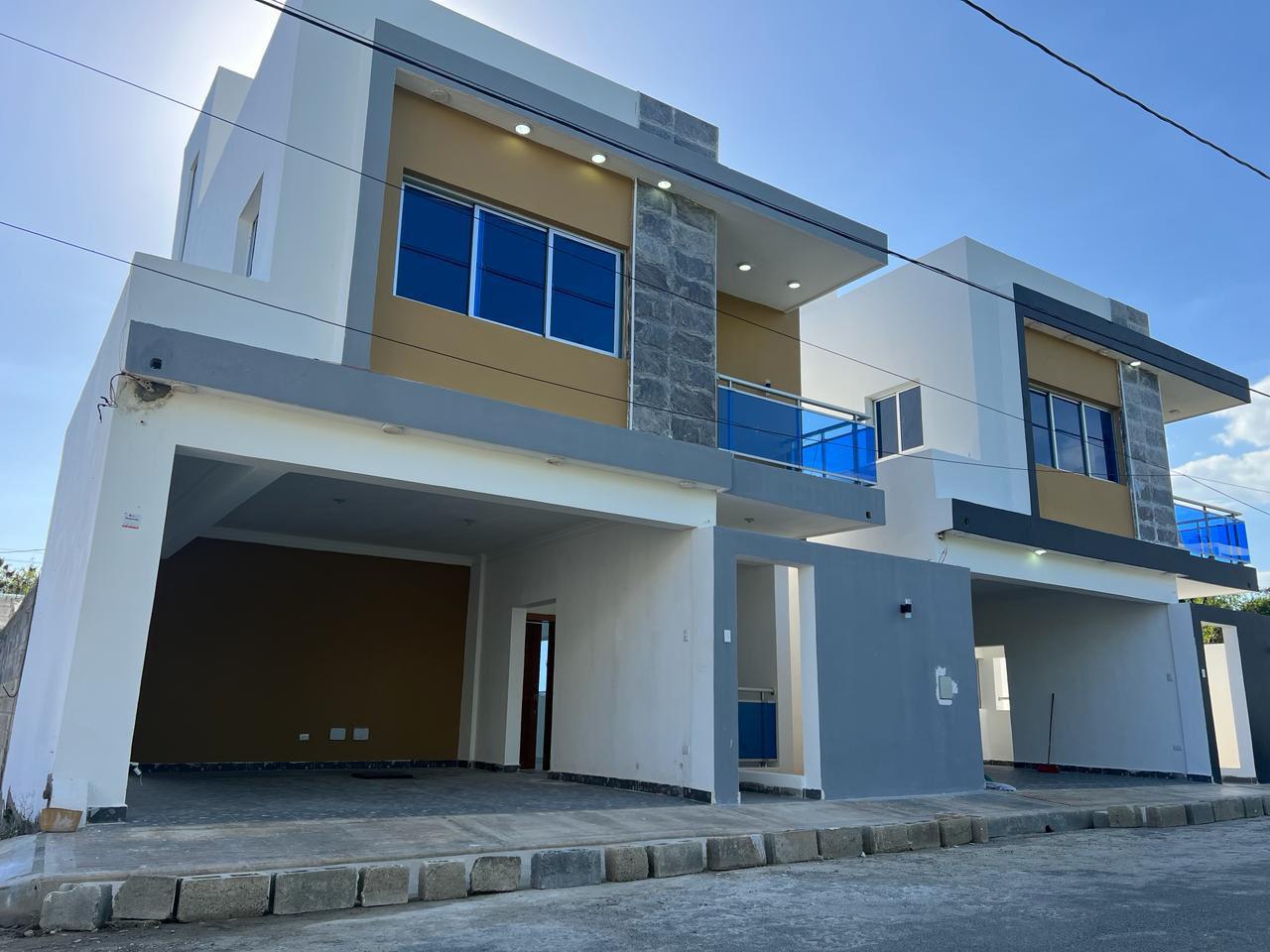 casas - Venta de casa en la autopista de san Isidro brisa oriental Santo Domingo este