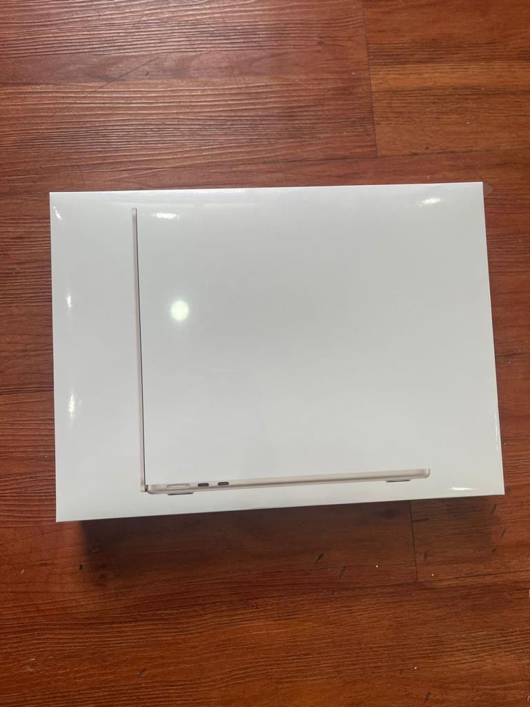 computadoras y laptops - MacBook Air 2022 8gb RAM / 256gb SSD Chip M2 SELLADA 