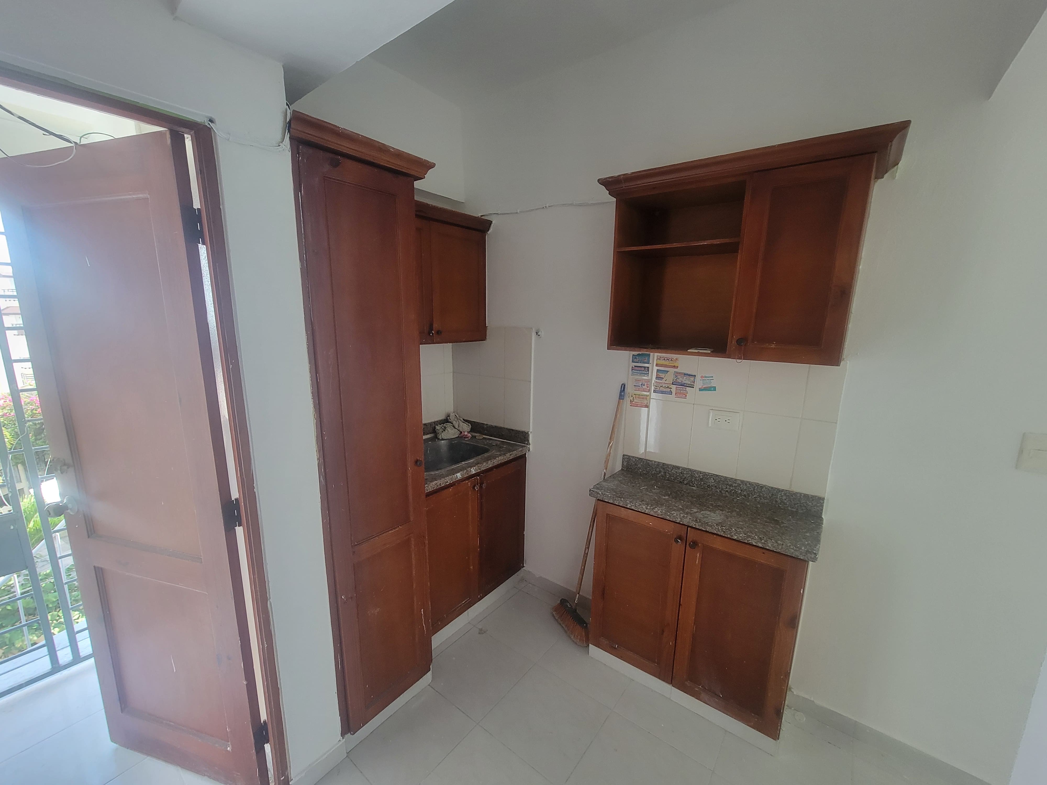 apartamentos - Venta de Apartamento en los 3 ojos 4to piso con 136mts Santo Domingo este 6