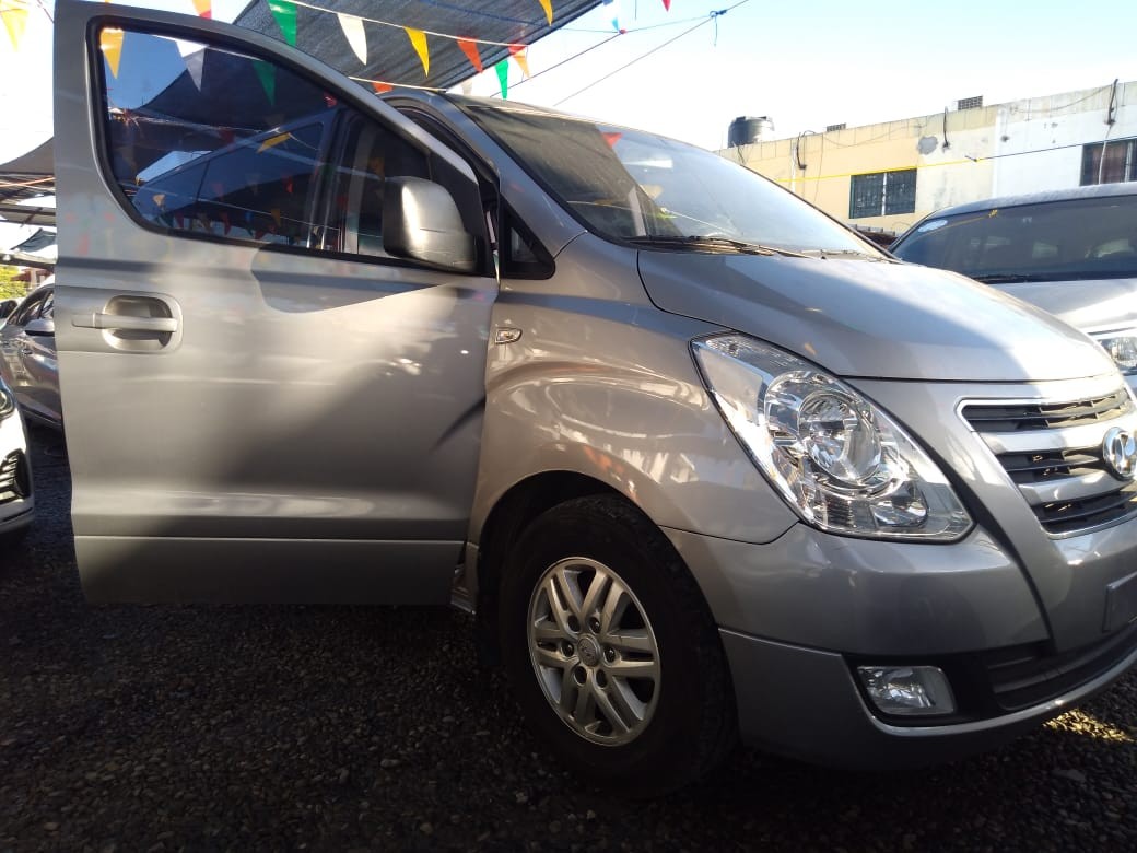 jeepetas y camionetas - HYUNDAI GRAND STAREX 2018 GRIS