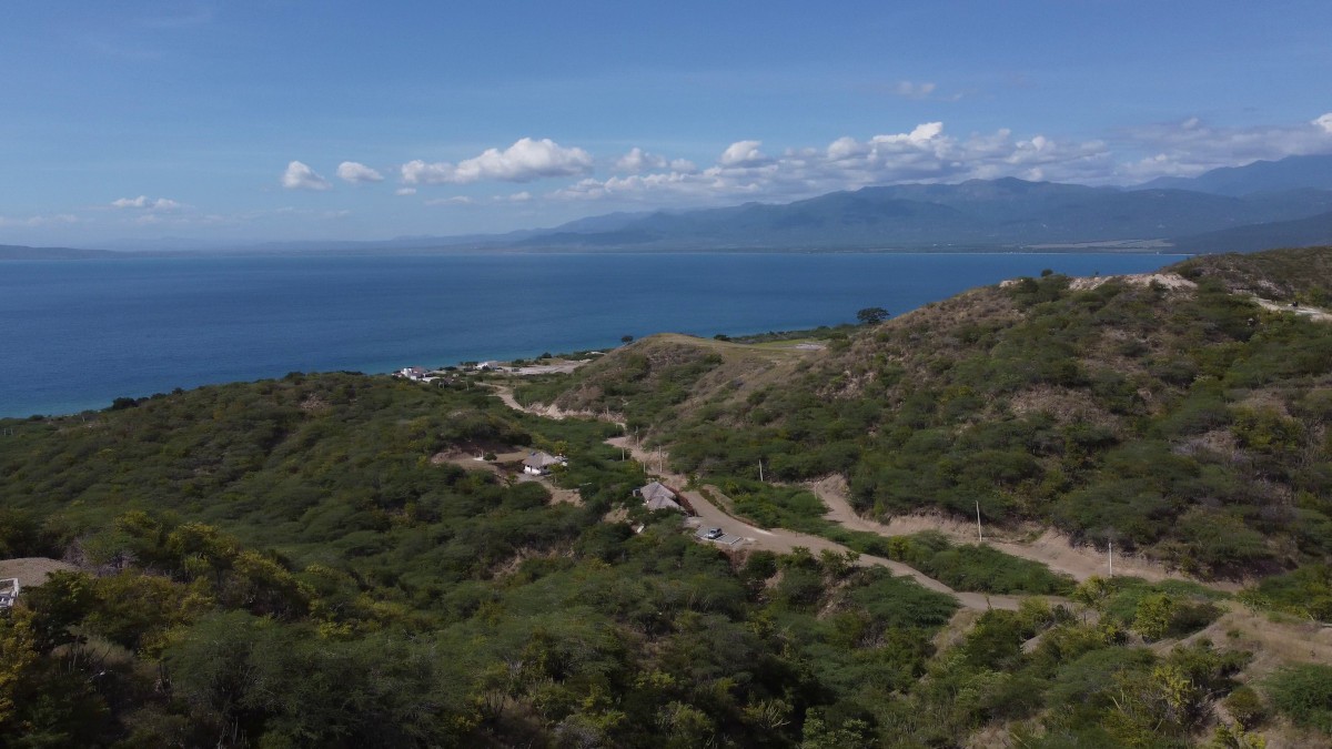 solares y terrenos - Vista al mar y la montaña. A pasos de la playa y 90 minutos de Santo Domingo. 3