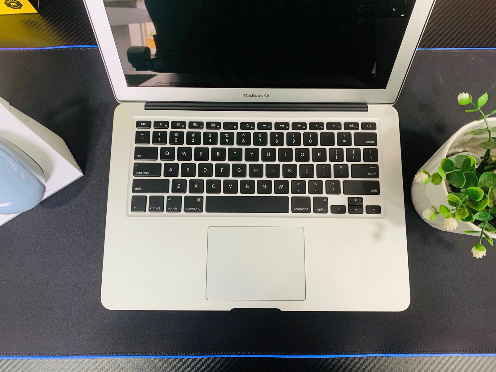 computadoras y laptops - Macbook air 2017 13 plg, i5 8gb 128 ssd 2