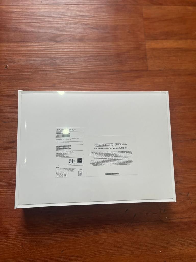 computadoras y laptops - MacBook Air 2022 8gb RAM / 256gb SSD Chip M2 SELLADA  1