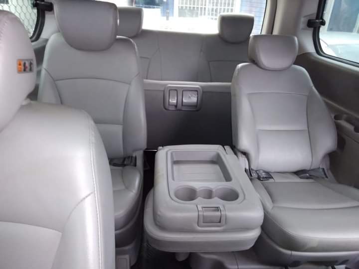 jeepetas y camionetas - HYUNDAI GRAND STAREX 2018 GRISDESDE: RD$1,300.100 5