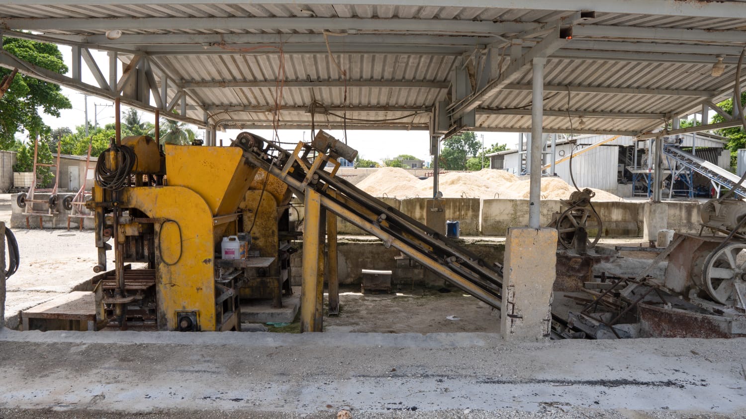 construccion e industrial - Venta de fábrica de block ubicada en las americas 2