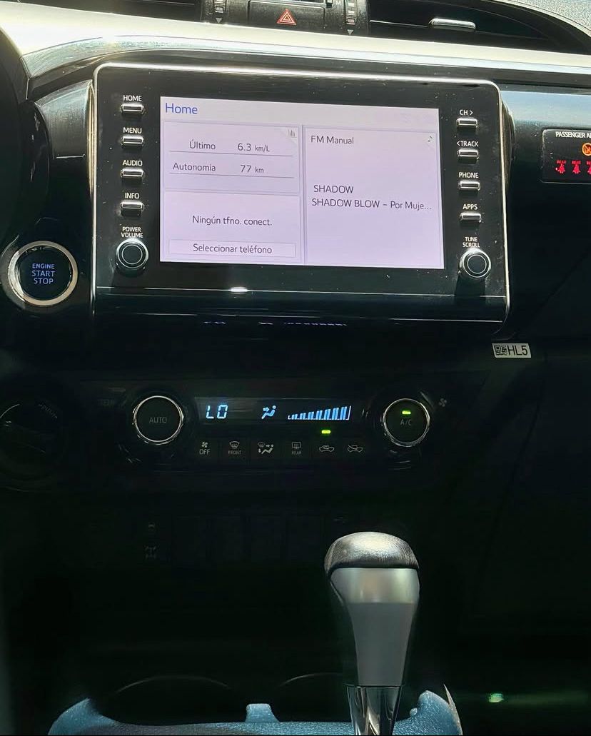 jeepetas y camionetas - Gran oportunidad de montarte en esta impecable Toyota Hailux limited 2021 4x4  9