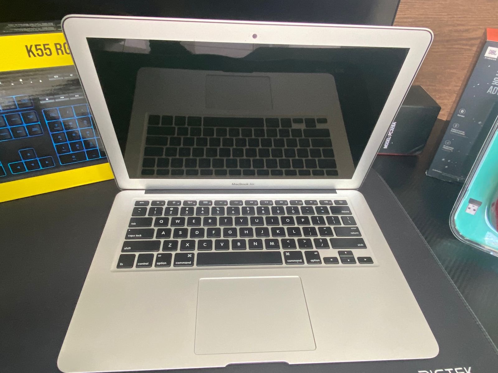 computadoras y laptops - Macbook air 2017 13 plg, i5 8gb 128 ssd 4