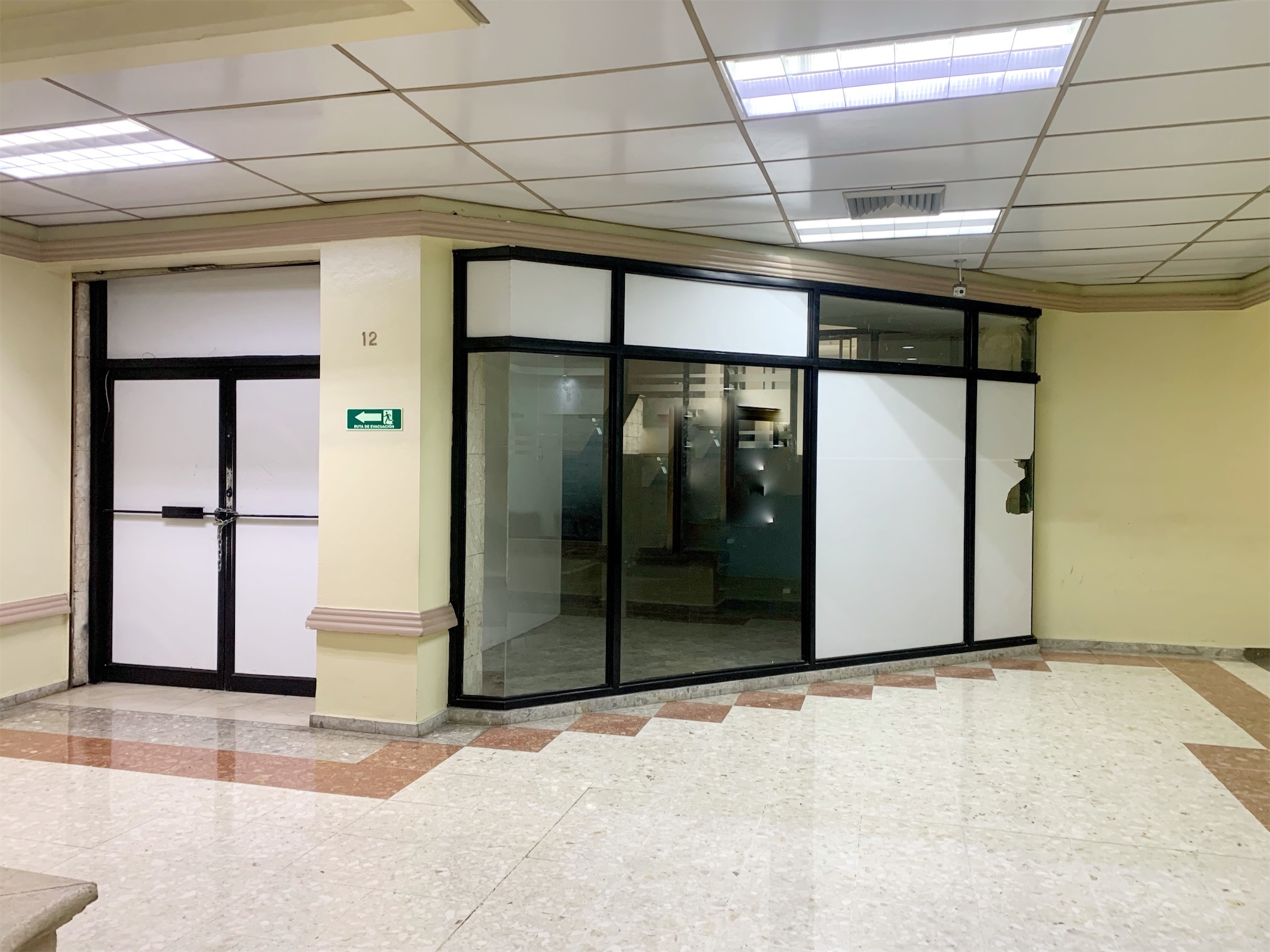 oficinas y locales comerciales - Local Piantini  120 m 1