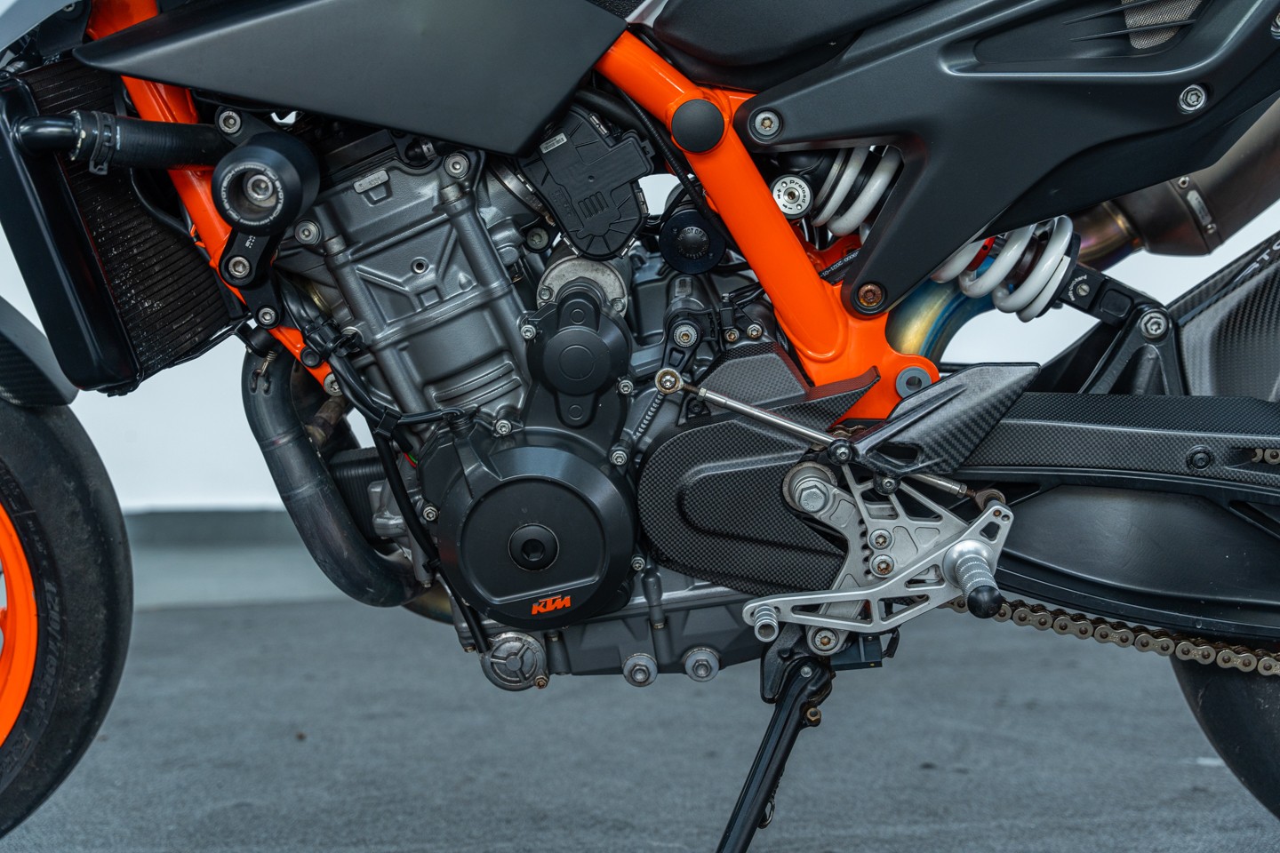 motores y pasolas - KTM 890 DUKE R 2021 5