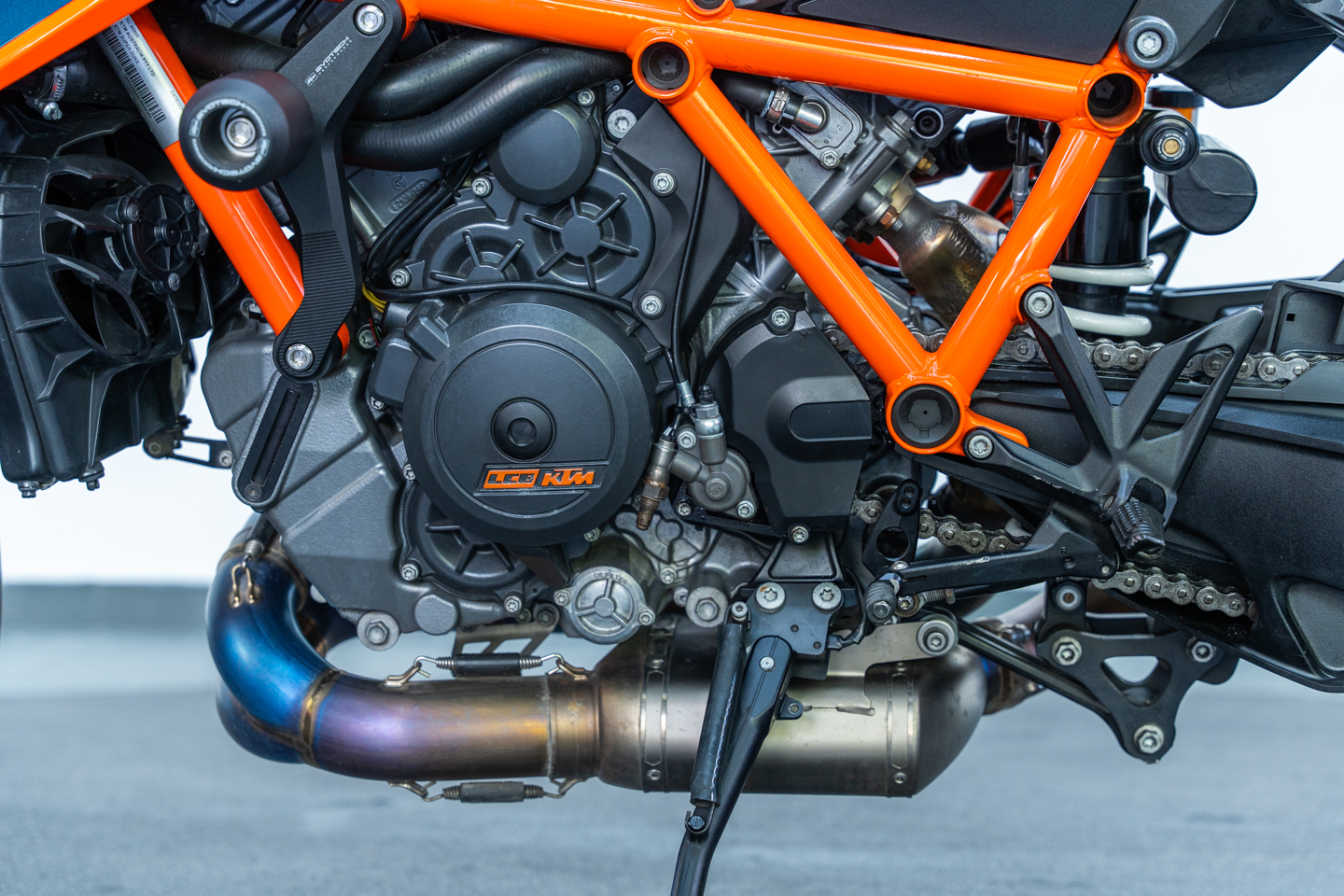 motores y pasolas - KTM 1290 SUPERDUKE R 2020 6